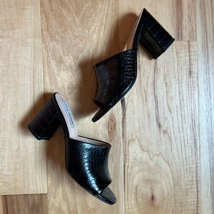 Size 39 Steve Madden faux croc mules in black